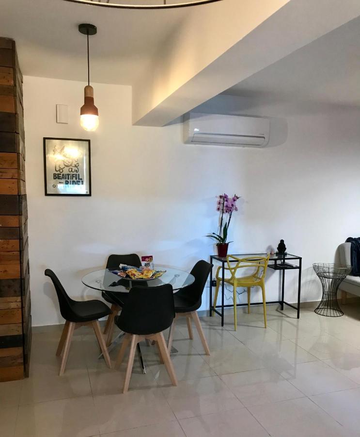 Fat Cow Apartment 101 Larnaka Exterior foto